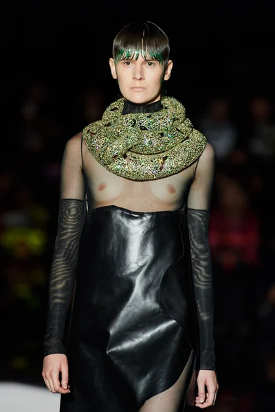 Look 32